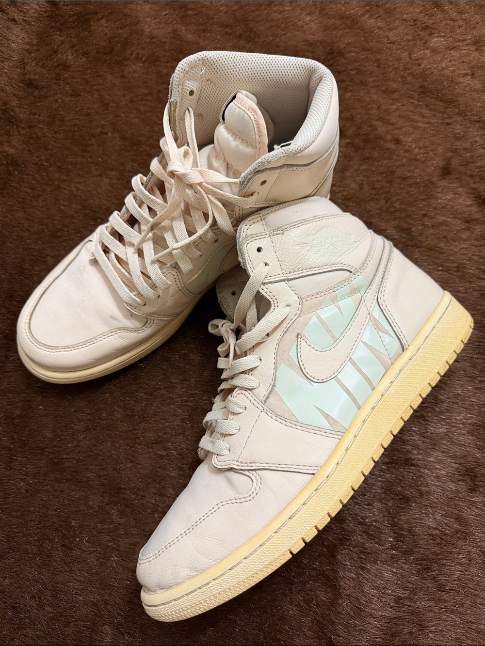 Nike Air Jordan 1 High-Top Sneakers Guava Ice